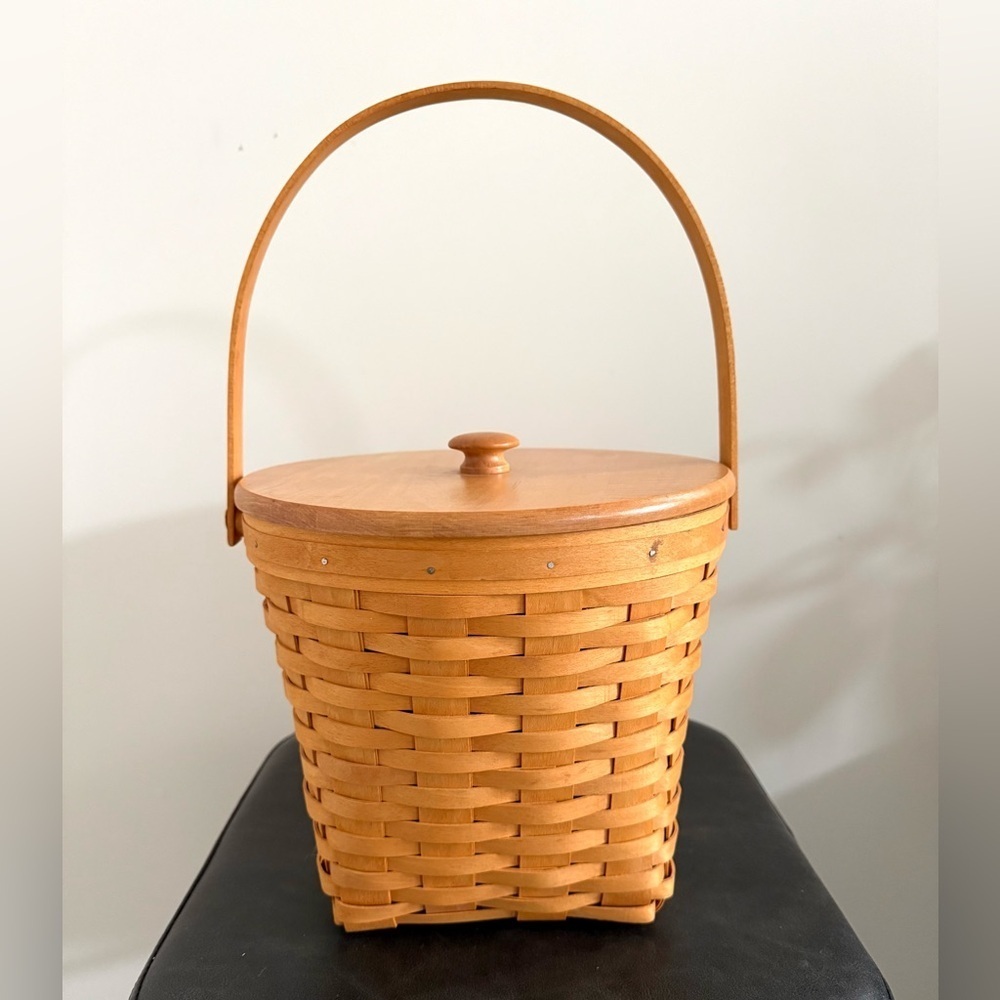 Longaberger 2002 Brown Woven Basket with Handle Protector and Lid